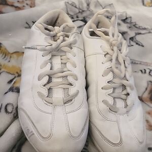 Cheer shoes